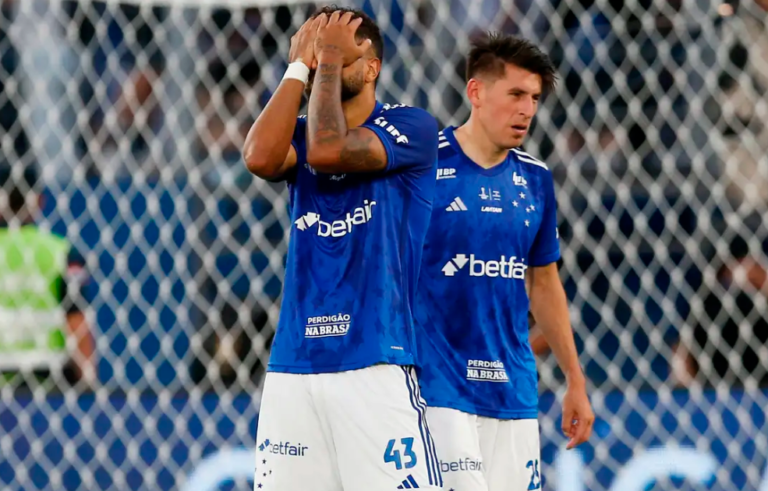 Cruzeiro é vice-campeão sul-americano após levar 3 a 1 do Racing